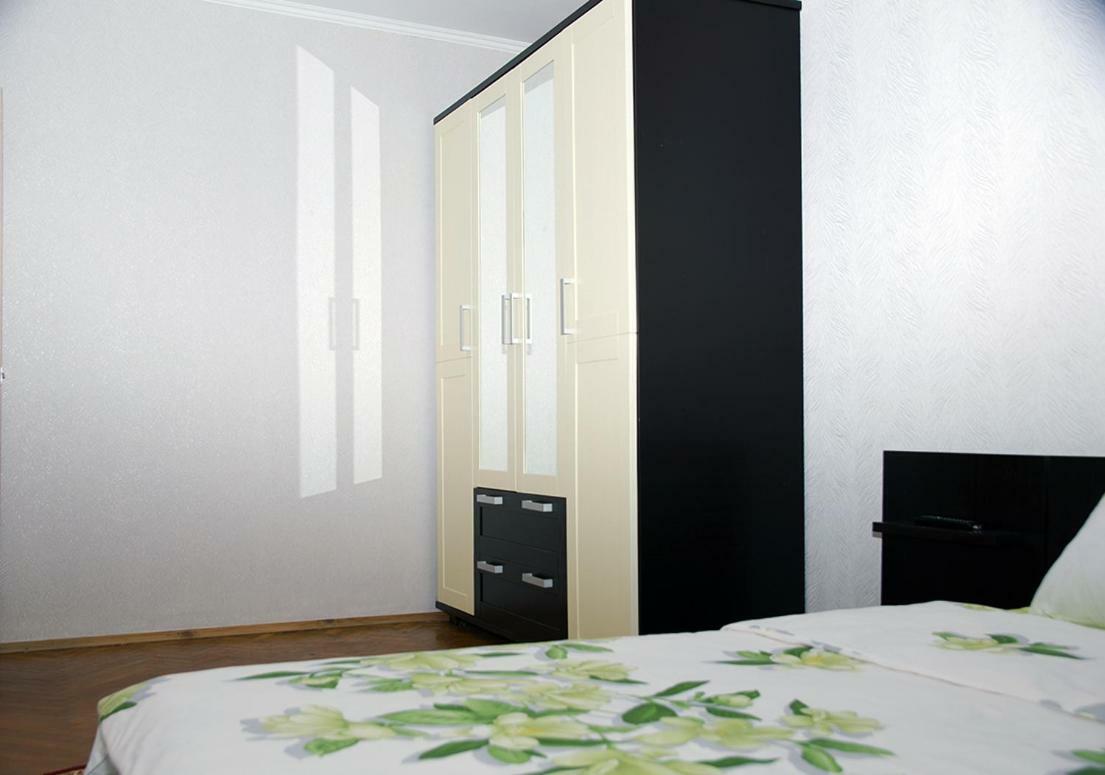 Уютная, Благоустроенная 2-Комнатная Квартира, Wifi Apartamento Bobruisk Exterior foto